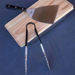 Coffret Du Chef Pour Plancha Eno : Planche à Découper, Spatule, Pince Et Bac -Art du Grill coffret du chef eno 6