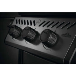 Pack Barbecue à Gaz Napoleon Freestyle F365PGT 3 Brûleurs + Housse Et Plancha -Art du Grill f365pgt fr napoleon barbecue freestyle 11 1