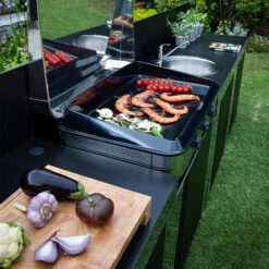 Modulo Pour Poser Une Plancha - Coloris Inox Et Noir - Cuisine D'extérieur ENO 16 Modulo Pour Poser Une Plancha - Coloris Inox Et Noir - Cuisine D'extérieur ENO -Art du Grill modulo inox noir plancha cuisine exterieur eno ambiance 2 min