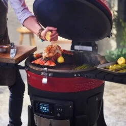 Pack Barbecue Kamado Joe Konnected Joe + Rôtissoire Et Pierre à Savon -Art du Grill pack barbecue kamado konnected joe ambiance 2