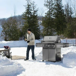 Pack Barbecue à Gaz Napoleon PRESTIGE PRO 500 + 3 Accessoires 11 Pack Barbecue à Gaz Napoleon PRESTIGE PRO 500 + 3 Accessoires -Art du Grill pro500rsib 1 lifestyle winter grilling napoleon grills 1 1 2