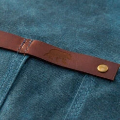 Tablier Barbecue Toile Waxée Alaskan Maker 547 - Bleu Canard -Art du Grill tablier alaskan maker bleu canard 5